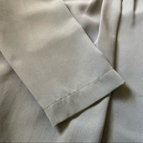 UNIQLO flowy blouse - Picture 6 of 9